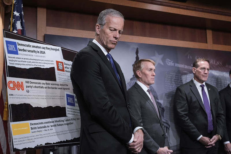Senate Democrats join Republicans in voting to advance bill to detain ...